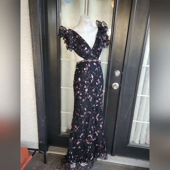 Mac Duggal 68043 - Sequin-Detailed Ruffle Evening dress - Picture 3 of 11